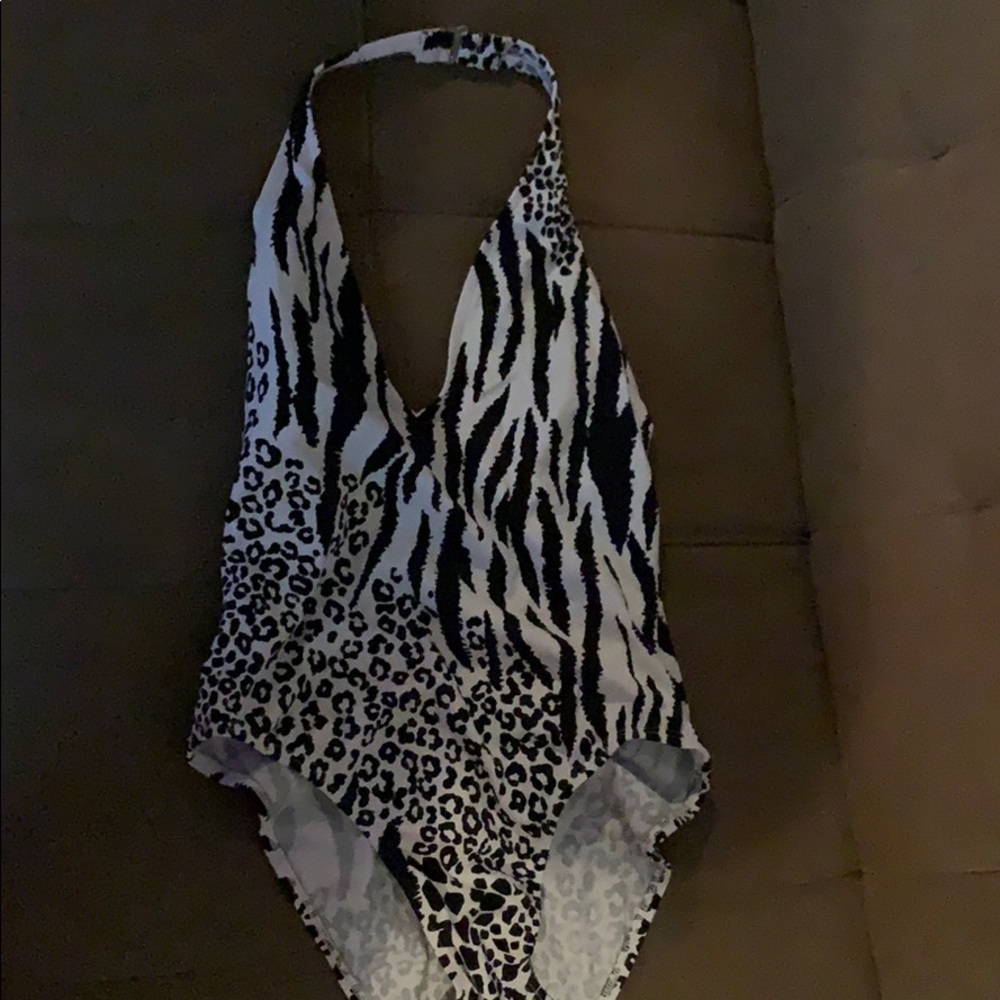 Like new one piece bathing suit